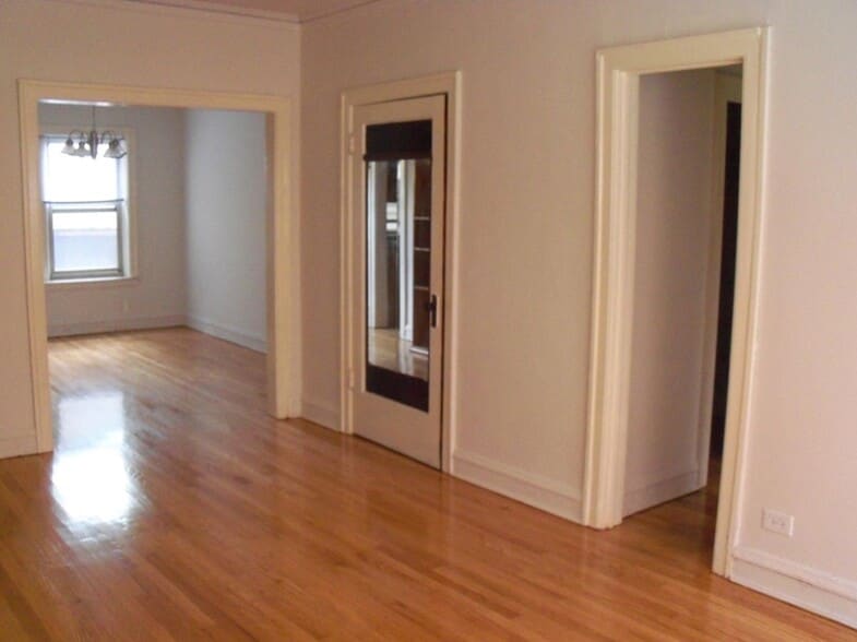 Primary Photo - 1771 W Granville Ave