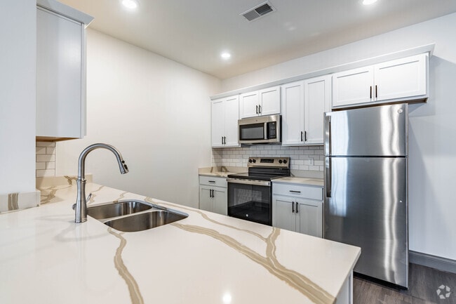 2BR, 2BA - 1080SF - Kitchen - Cherry Farms