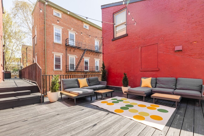 Building Photo - 1304 Broadway-SI ID1056031P