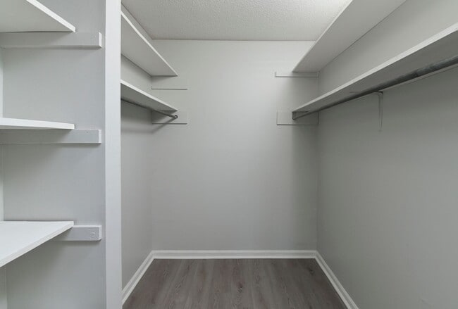 Building Photo - Walkable Downtown Lexington Living in Shadow Moss | Ground-Floor 2BR Retreat - Water sewer & tras...