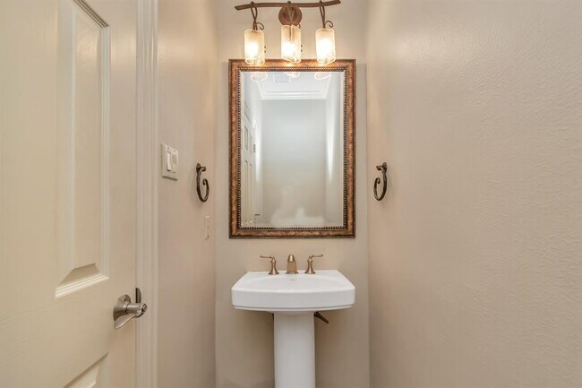 Building Photo - 14207 Jade Cove Dr