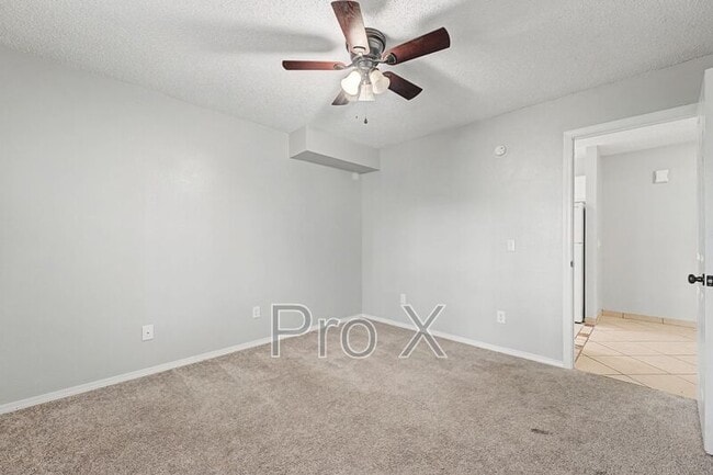 Building Photo - 3403 SW Victoria Pl