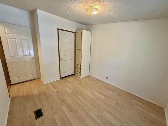 Building Photo - 166 Smith Ln