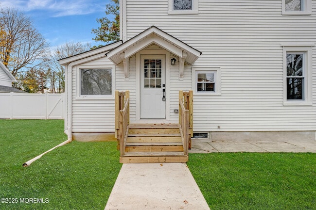 Building Photo - 448 Monmouth Rd