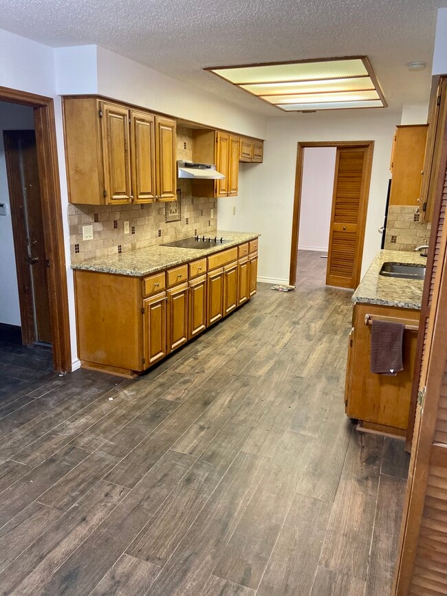 Building Photo - 2939 Quail Oak St