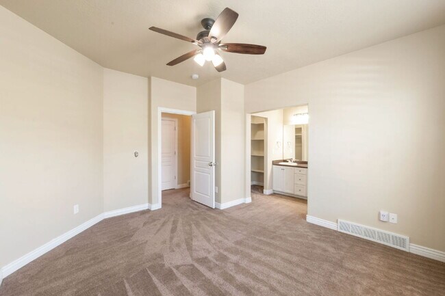 Building Photo - Resort-Style Living near Traverse Mountain