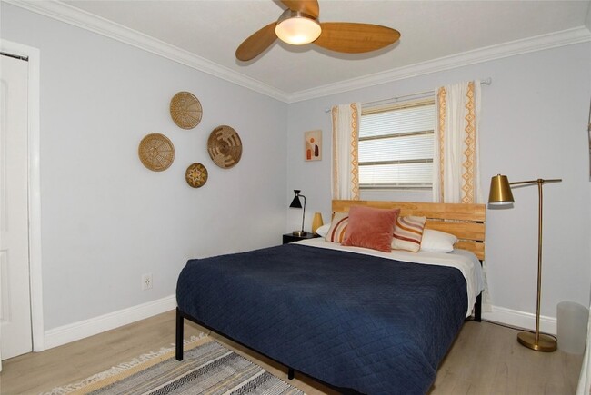 Building Photo - 21 NE 57th Ct