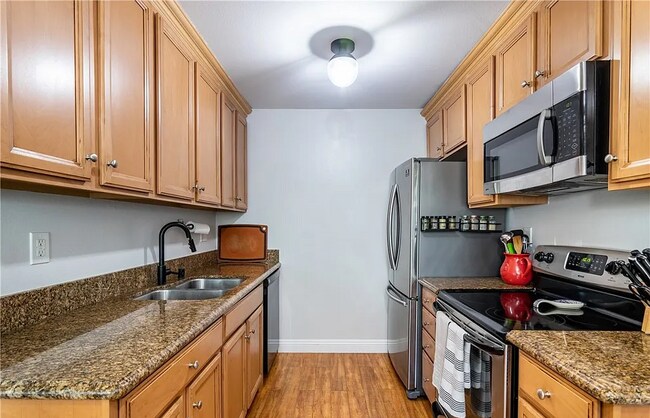 Building Photo - Executive Bixby Village condo with gorgeou...