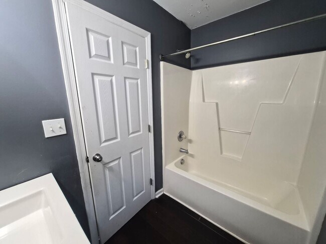 Building Photo - 305 Rack Ln