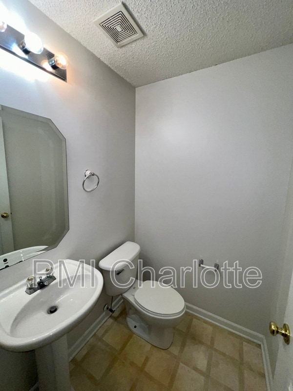 Building Photo - 5787 Dove Point Dr SW