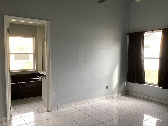 Building Photo - Beautiful Home 3x2