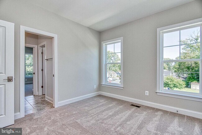 Building Photo - 3100 Greenway Blvd