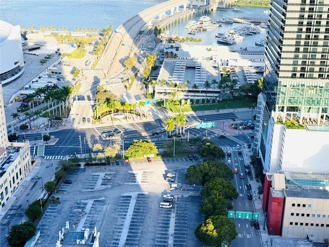 Building Photo - 121 NE 5th St