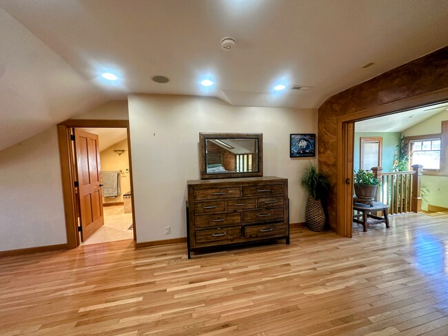 Building Photo - FURNISHED Short Term approved-Gorgeous 4 b...