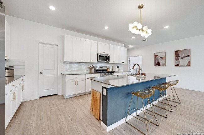 Building Photo - 32231 Escarole Bnd