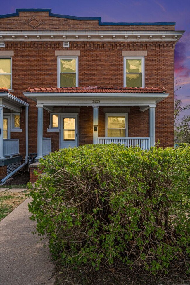 Building Photo - 3419 Dewey Ave