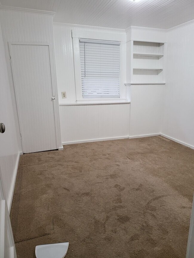 Building Photo - Lillian Street, 1624