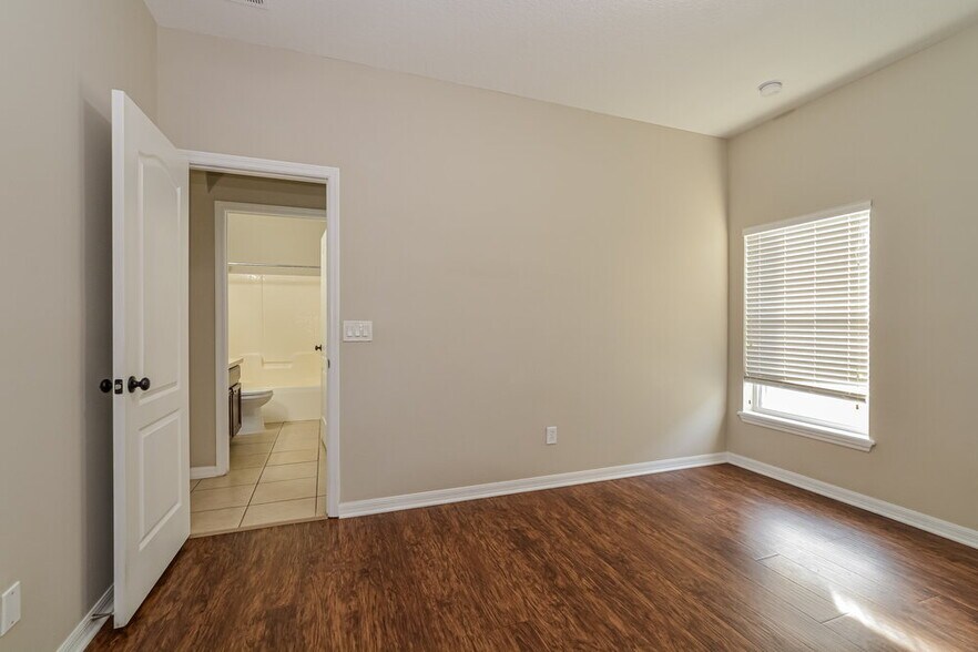 Building Photo - 2061 Ribbon Falls Pkwy