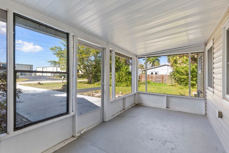 Building Photo - 310 Burland St