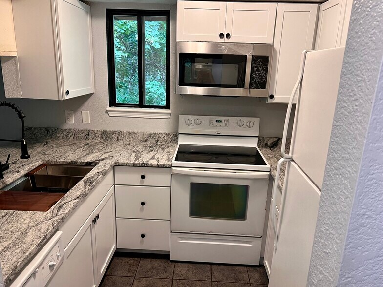 Building Photo - 2828 S 9th St