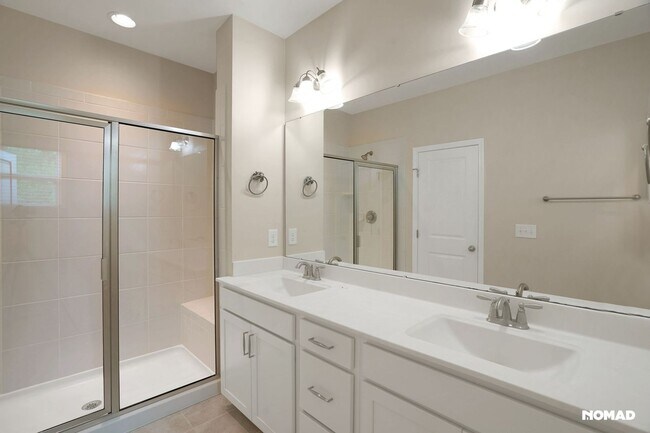 Building Photo - Charming 4BR Townhome in Apex