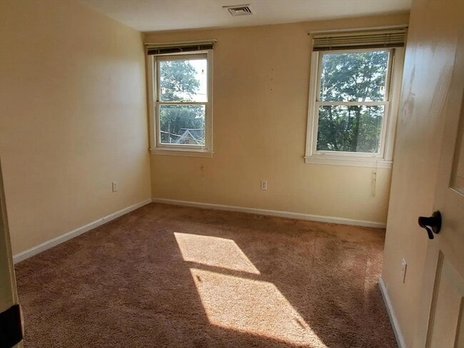 Building Photo - 118 Montclair Ave