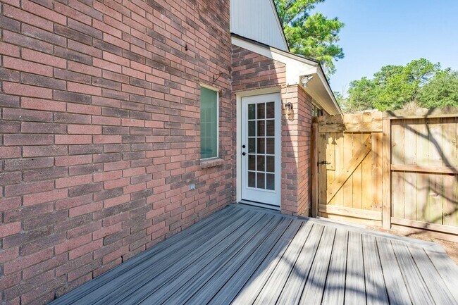 Building Photo - 23 E Stony Bridge Cir