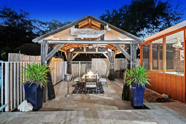 Building Photo - 4501 Briarcliff Ln