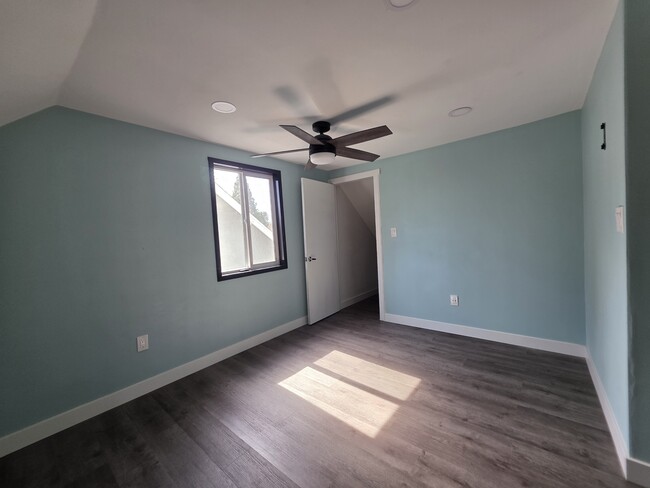 Building Photo - 1060-KE1060 15th St NE