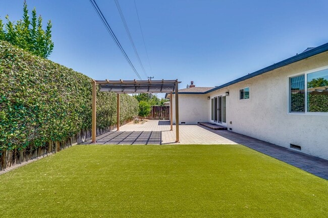 Building Photo - Welcome to this Beautifully Updated 3 Bed ...
