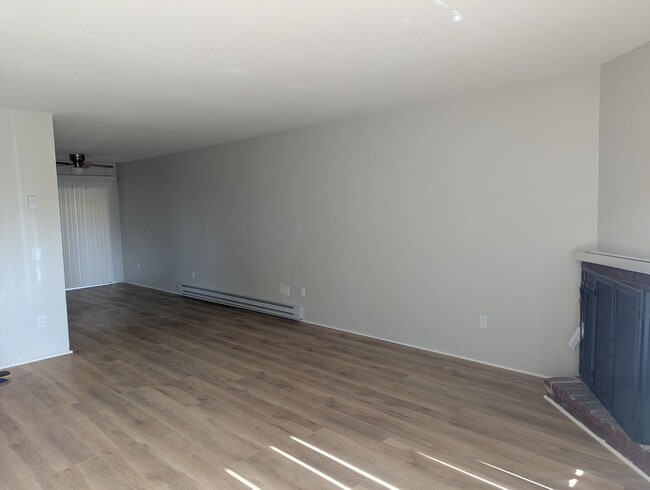 Building Photo - Available Now! 2BDRM/1.5BATH CONDO IN SAN DIEGO