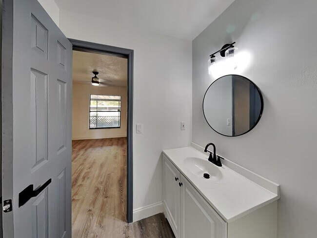 Building Photo - 9439 Lake Lotta Cir