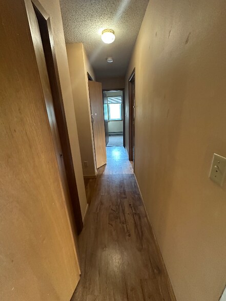 Building Photo - 103 Cottonwood Ave N