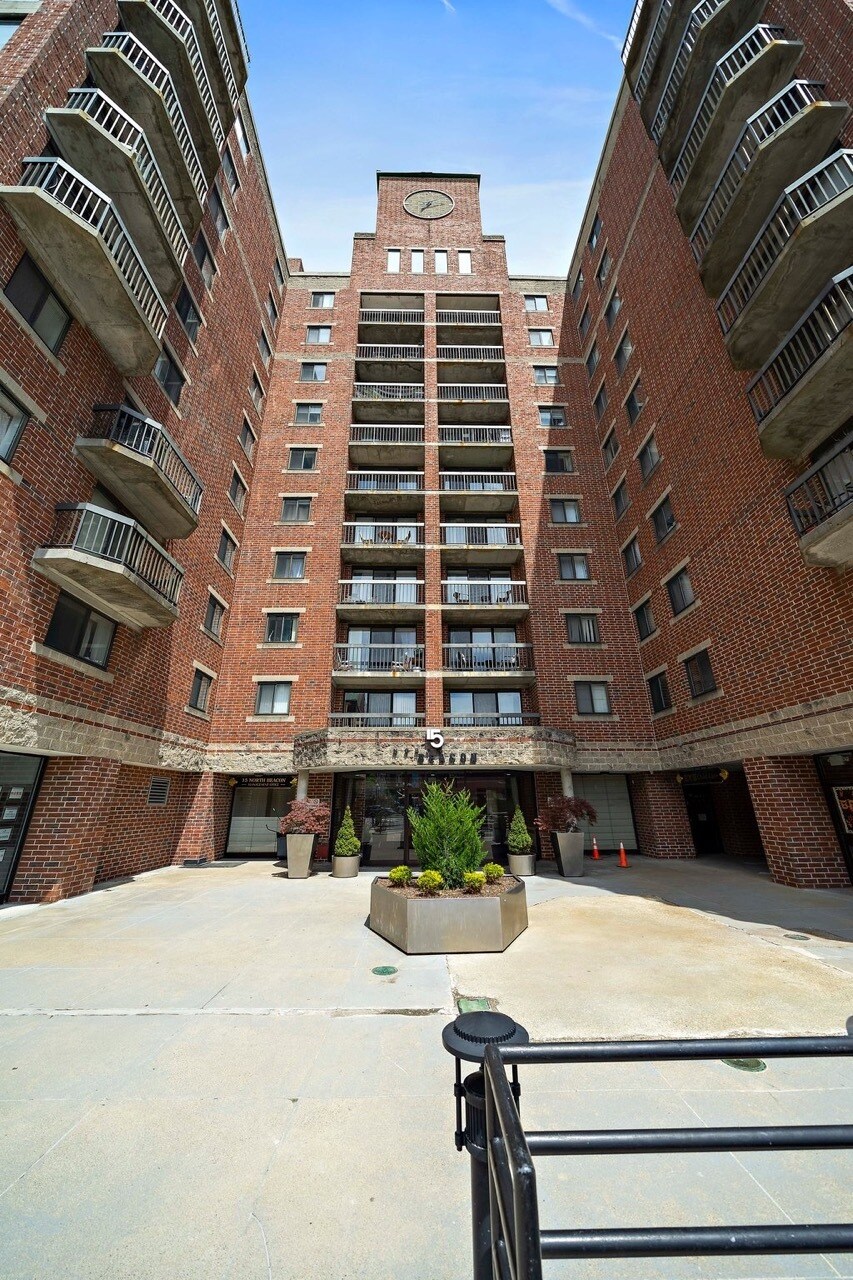 Building Photo - 15 North Beacon St