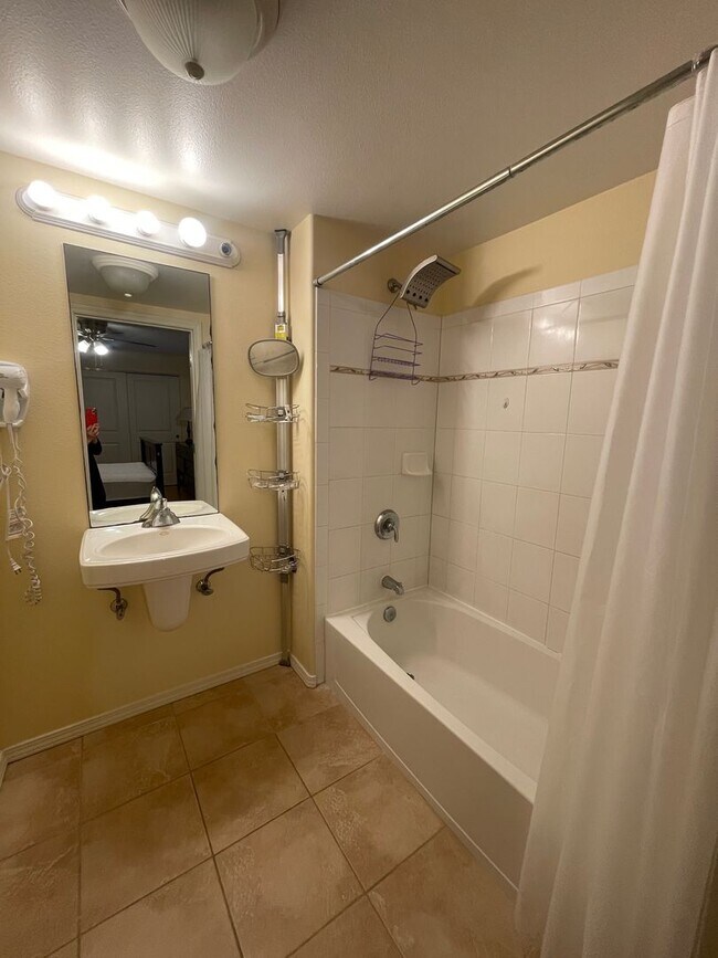Building Photo - VIllas at Kahana Ridge Three Bedroom / Two...