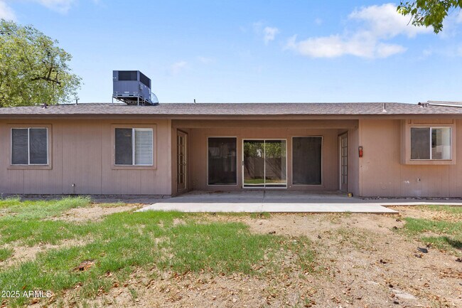 Building Photo - 417 W Mission Dr