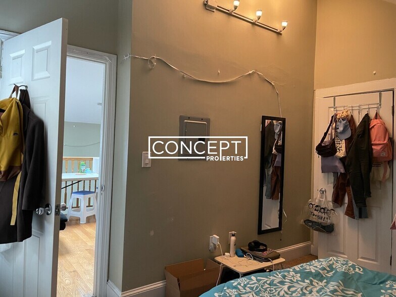 Building Photo - 12 Shepherd Ave