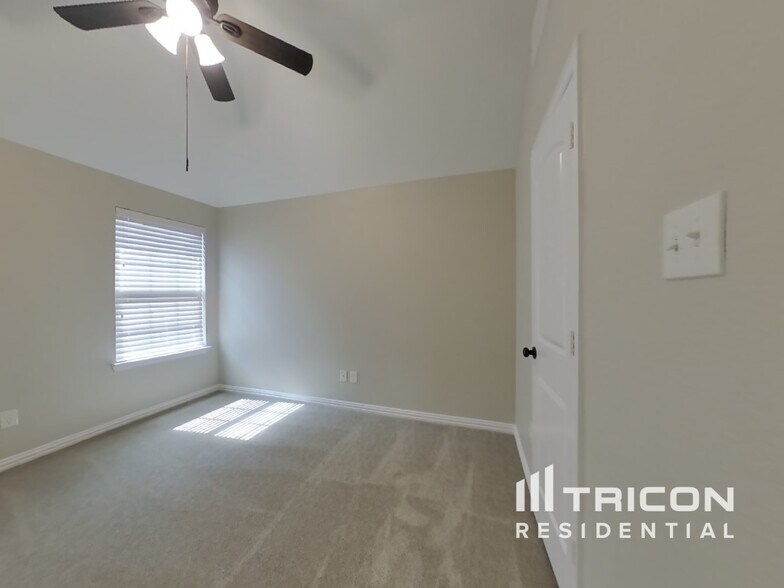 Building Photo - 421 Spring Creek Drive