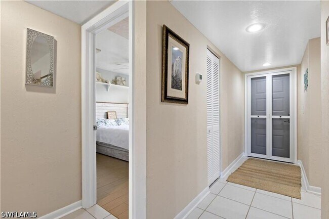 Building Photo - 8445 Charter Club Cir