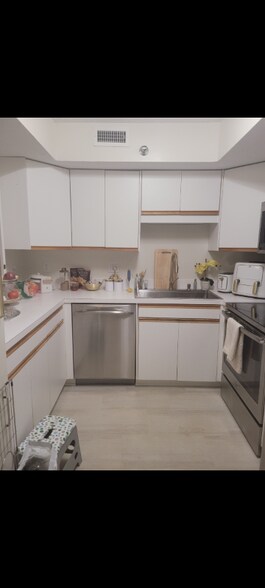 Building Photo - 7501 River Rd