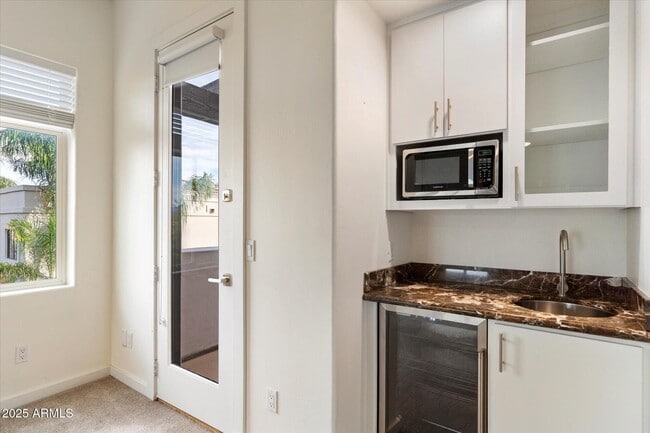 Building Photo - 7613 E Vía Del Reposo