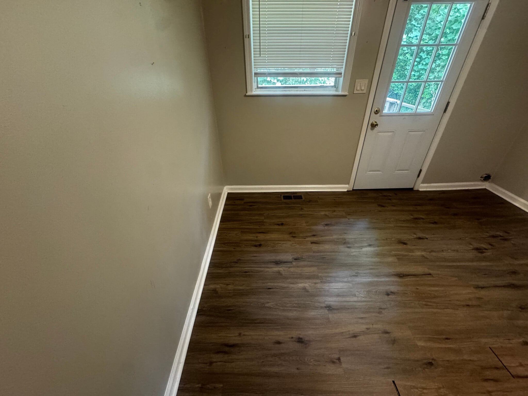 Building Photo - Room in Duplex on Monticello St