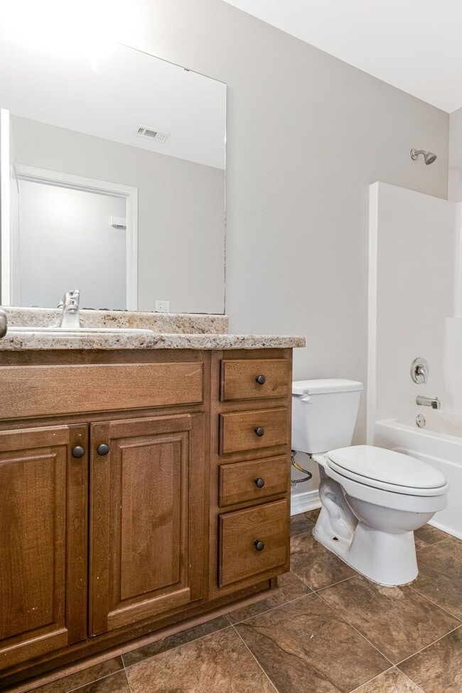 Building Photo - 5441 Pescara Dr