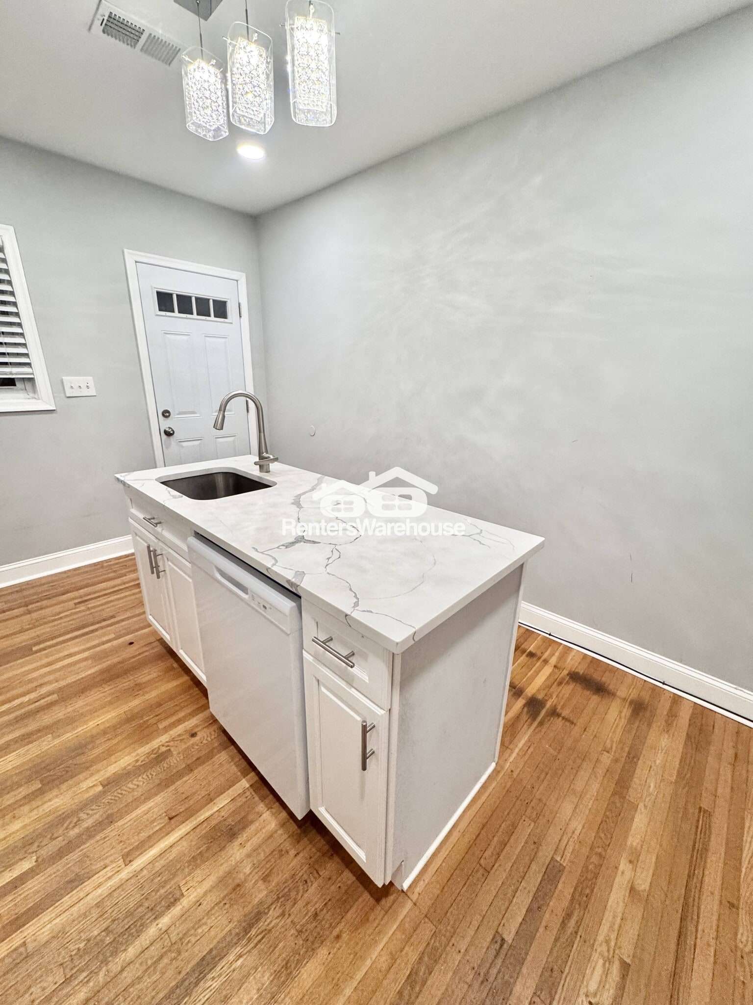 Building Photo - 627 S Curley St