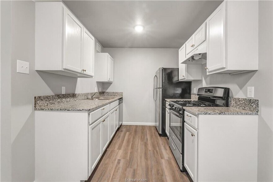 Building Photo - 2 Bed, 1 Bath Apartment in Bryan!