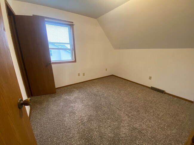 Building Photo - Sunflower 2604-2606