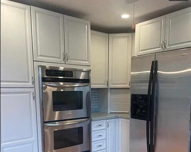 Building Photo - 8771 Bay Pointe Dr