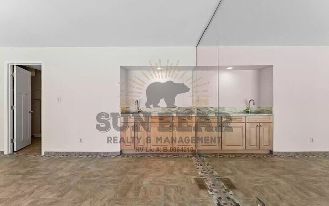 Building Photo - 4 Bedroom in Reno!!!  Great Location!