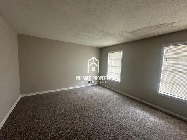 Building Photo - 2777 Chiswood St