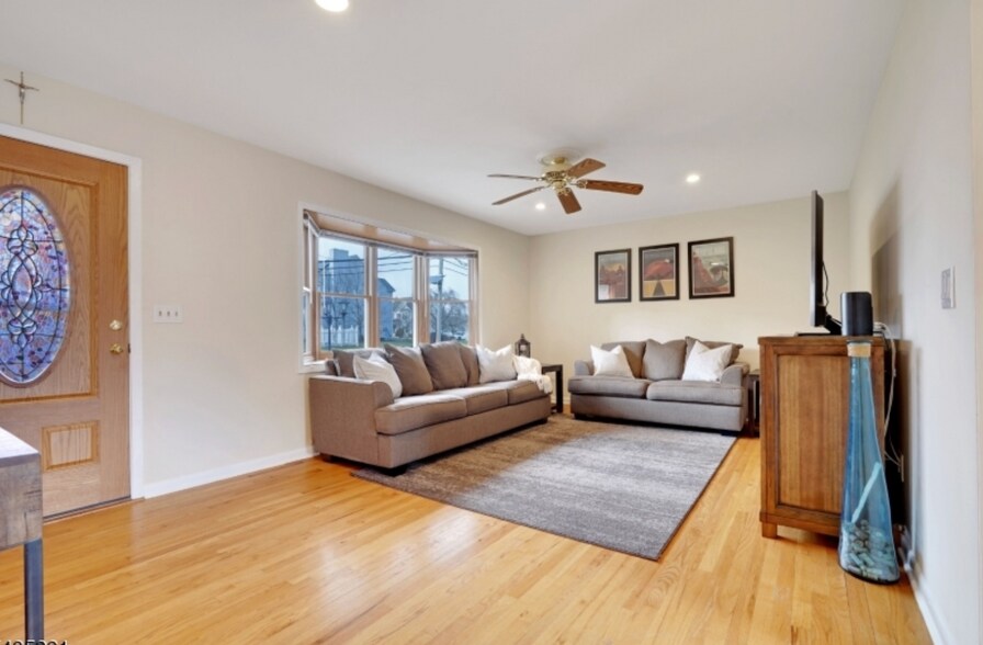 Building Photo - 78 Vones Ln